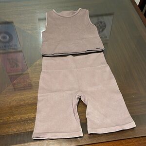 gilly hicks workout set